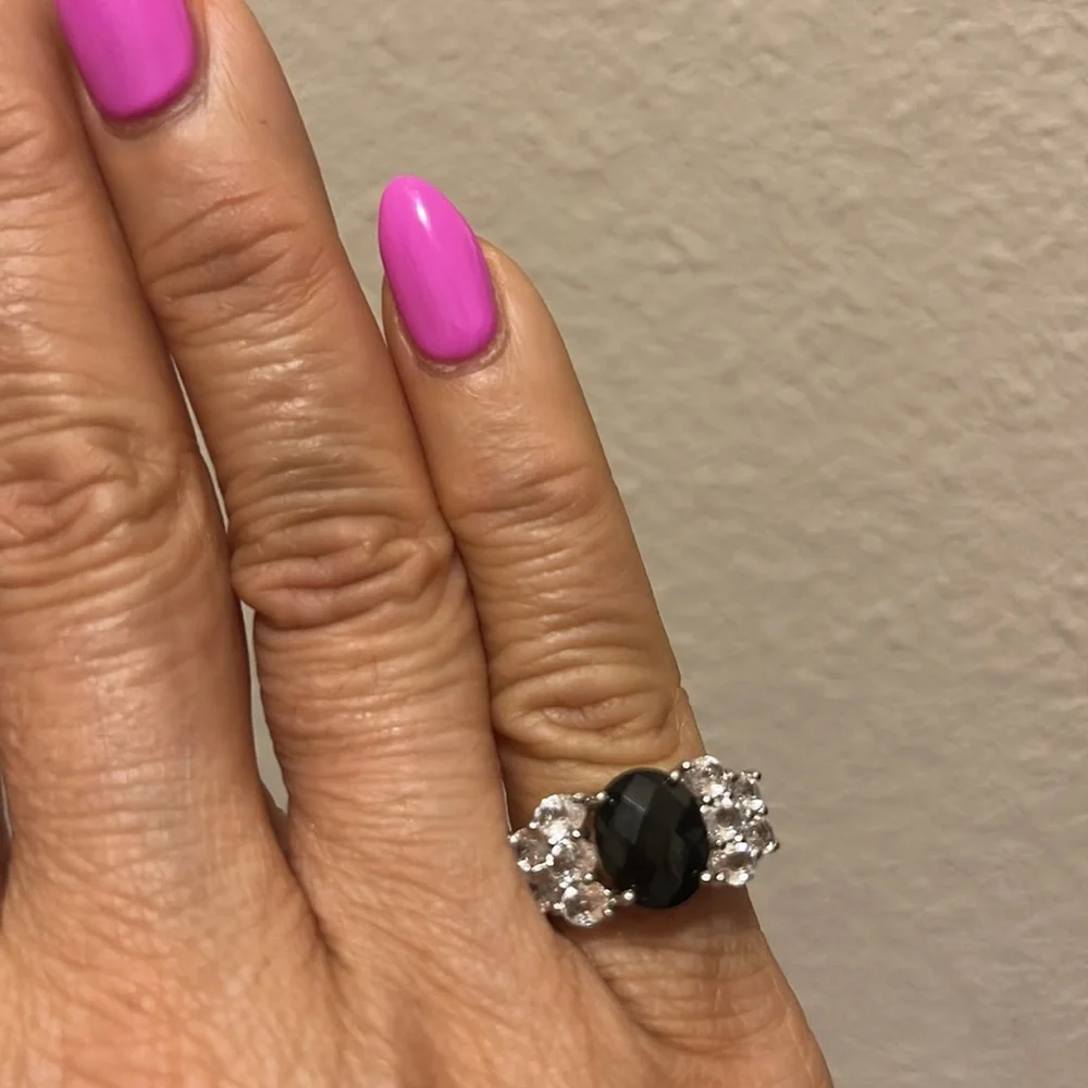 Elegant Black and Silver Ring - Picture 7 of 9